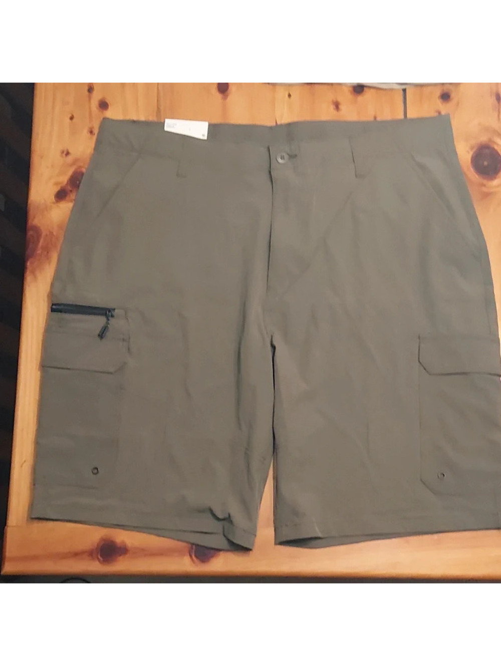 Iron Co. Men's Green Stretch Hybrid Cargo Shorts Pockets 10 1/2" Inseam